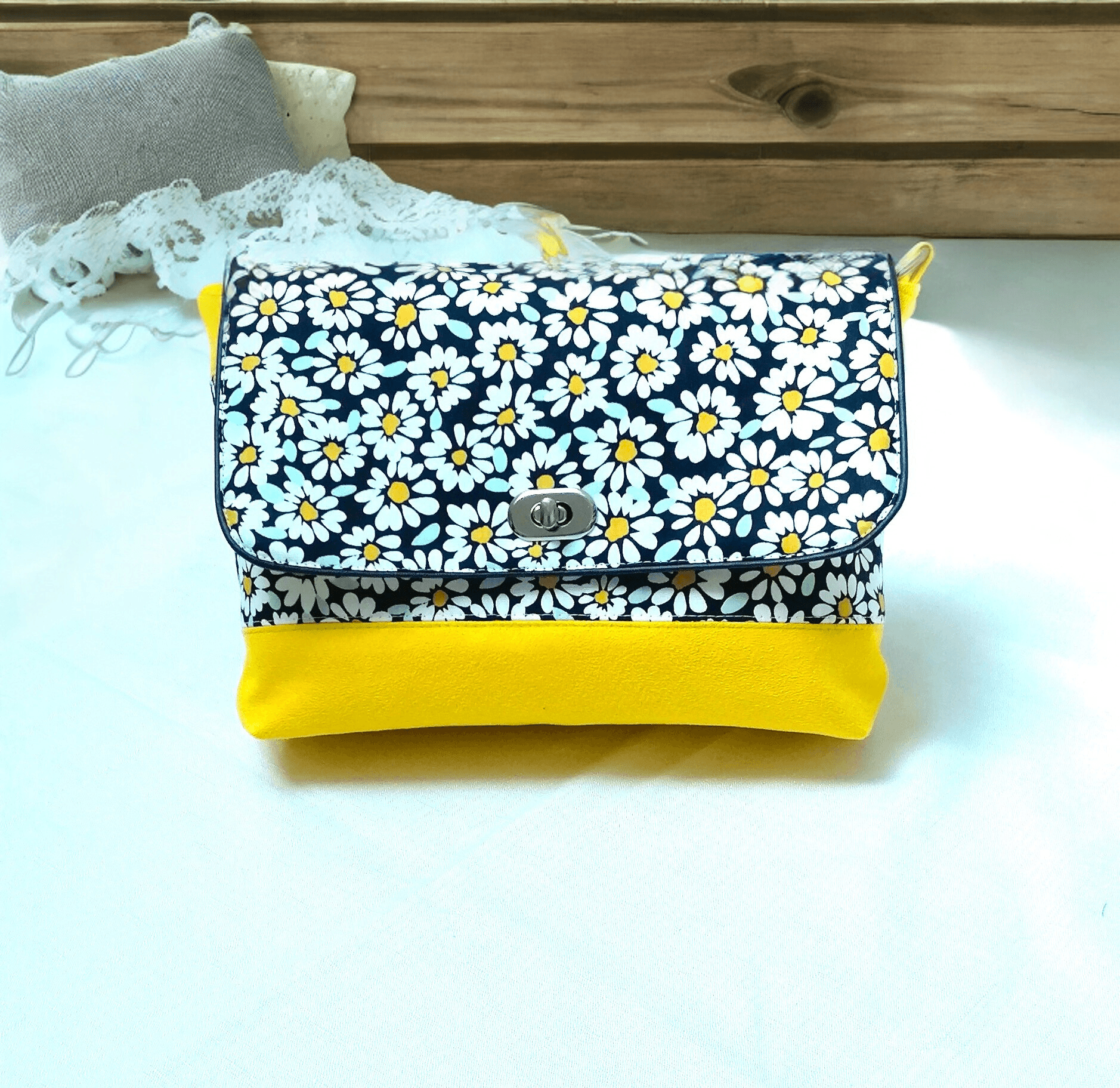 Sac bandoulière suédine jaune 3